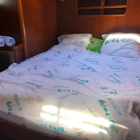 Lyra ocean sailing yacht: Contest 48 Botel