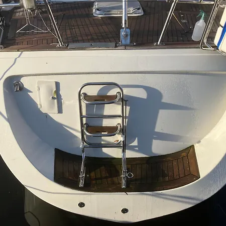 Enjoy Your On Board Of Lyra Sailing Yacht At Marina Portimao Or Marina Mogan Gc 보트호텔