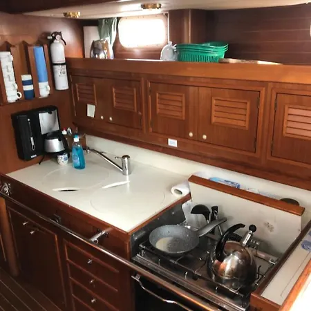 Lyra ocean sailing yacht: Contest 48 Botel