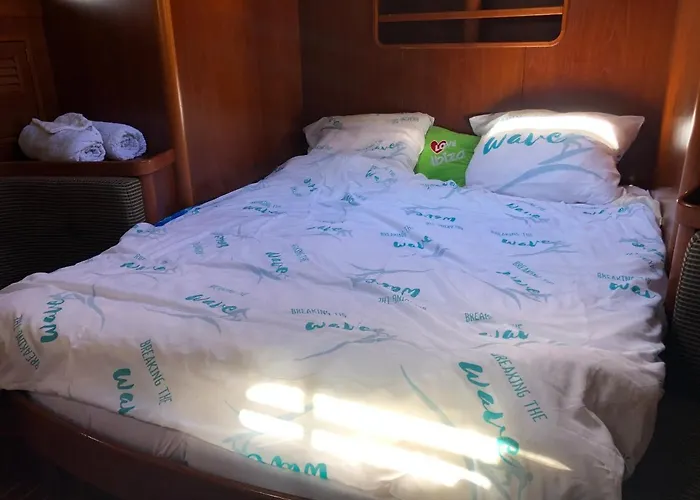 Enjoy Sailing From Hoorn To Dartmouth 1 May Till 13 May And From 15 May To Lissabon Arriving 27 May Or 29 Mai To Algarve Vilamoura Arriving 10 June 船屋