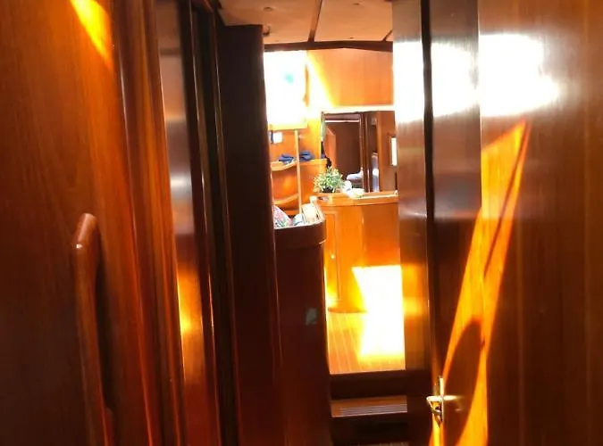 Enjoy Sailing From Hoorn To Dartmouth 1 May Till 13 May And From 15 May To Lissabon Arriving 27 May Or 29 Mai To Algarve Vilamoura Arriving 10 June 梅代姆里克