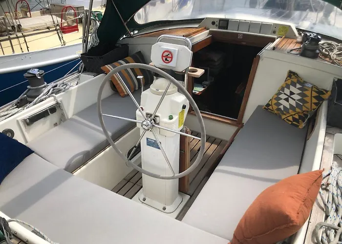 Enjoy Sailing From Hoorn To Dartmouth 1 May Till 13 May And From 15 May To Lissabon Arriving 27 May Or 29 Mai To Algarve Vilamoura Arriving 10 June *