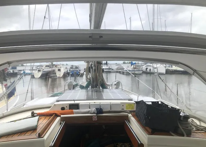 Enjoy Sailing From Hoorn To Dartmouth 1 May Till 13 May And From 15 May To Lissabon Arriving 27 May Or 29 Mai To Algarve Vilamoura Arriving 10 June 船屋 梅代姆里克