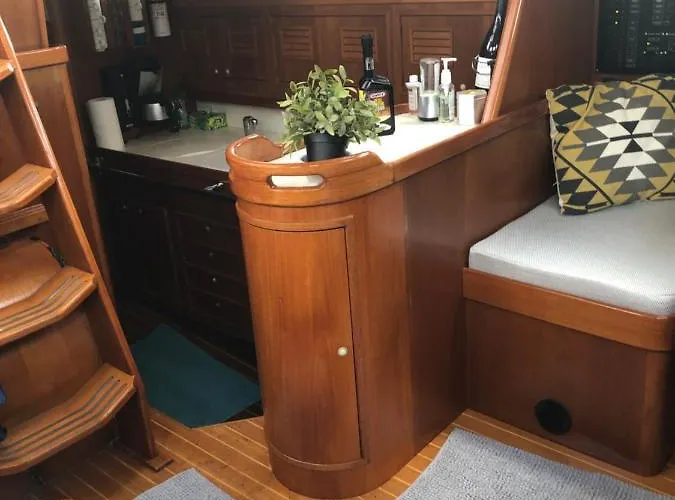 Enjoy Sailing From Hoorn To Dartmouth 1 May Till 13 May And From 15 May To Lissabon Arriving 27 May Or 29 Mai To Algarve Vilamoura Arriving 10 June 船屋 梅代姆里克