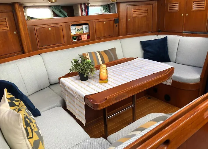 Enjoy Sailing From Hoorn To Dartmouth 1 May Till 13 May And From 15 May To Lissabon Arriving 27 May Or 29 Mai To Algarve Vilamoura Arriving 10 June *