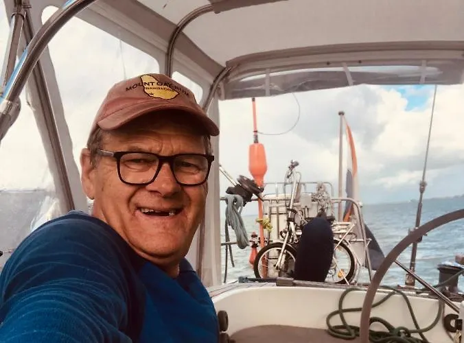 船屋 Enjoy Sailing From Hoorn To Dartmouth 1 May Till 13 May And From 15 May To Lissabon Arriving 27 May Or 29 Mai To Algarve Vilamoura Arriving 10 June *