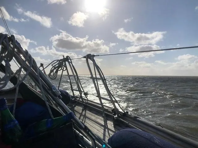 Enjoy Sailing From Hoorn To Dartmouth 1 May Till 13 May And From 15 May To Lissabon Arriving 27 May Or 29 Mai To Algarve Vilamoura Arriving 10 June 船屋 *