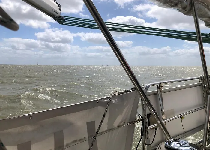 船屋 Enjoy Sailing From Hoorn To Dartmouth 1 May Till 13 May And From 15 May To Lissabon Arriving 27 May Or 29 Mai To Algarve Vilamoura Arriving 10 June *