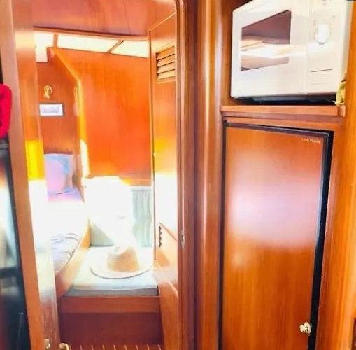 Enjoy Sailing From Hoorn To Dartmouth 1 May Till 13 May And From 15 May To Lissabon Arriving 27 May Or 29 Mai To Algarve Vilamoura Arriving 10 June *