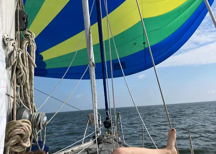 Enjoy Sailing From Hoorn To Dartmouth 1 May Till 13 May And From 15 May To Lissabon Arriving 27 May Or 29 Mai To Algarve Vilamoura Arriving 10 June 船屋 *