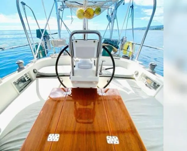 船屋 Enjoy Sailing From Hoorn To Dartmouth 1 May Till 13 May And From 15 May To Lissabon Arriving 27 May Or 29 Mai To Algarve Vilamoura Arriving 10 June