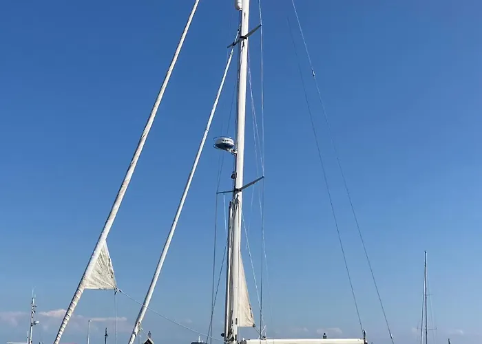 Enjoy Sailing From Hoorn To Dartmouth 1 May Till 13 May And From 15 May To Lissabon Arriving 27 May Or 29 Mai To Algarve Vilamoura Arriving 10 June *