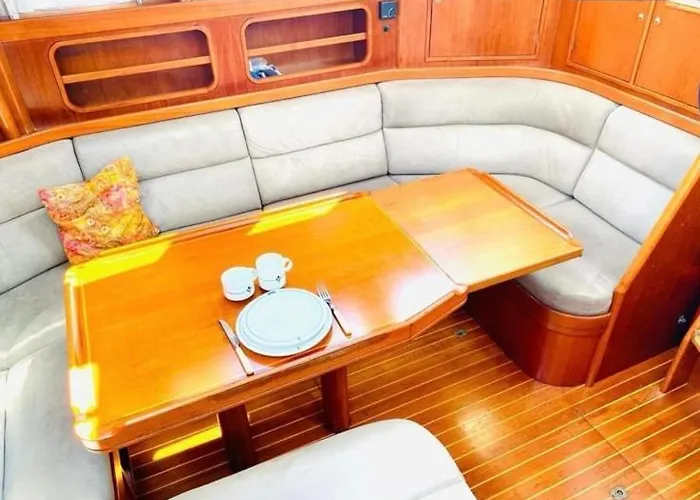 船屋 Enjoy Sailing From Hoorn To Dartmouth 1 May Till 13 May And From 15 May To Lissabon Arriving 27 May Or 29 Mai To Algarve Vilamoura Arriving 10 June 梅代姆里克