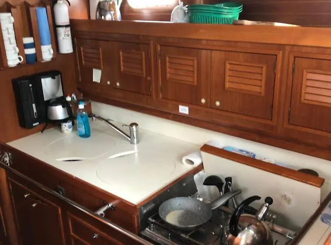 Enjoy Sailing From Hoorn To Dartmouth 1 May Till 13 May And From 15 May To Lissabon Arriving 27 May Or 29 Mai To Algarve Vilamoura Arriving 10 June 船屋