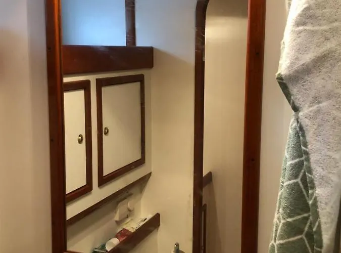 Enjoy Sailing From Hoorn To Dartmouth 1 May Till 13 May And From 15 May To Lissabon Arriving 27 May Or 29 Mai To Algarve Vilamoura Arriving 10 June 船屋 *