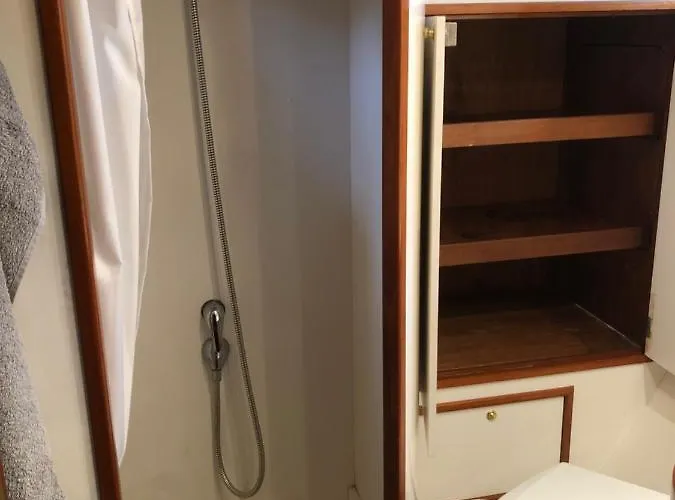 Enjoy Sailing From Hoorn To Dartmouth 1 May Till 13 May And From 15 May To Lissabon Arriving 27 May Or 29 Mai To Algarve Vilamoura Arriving 10 June * 梅代姆里克