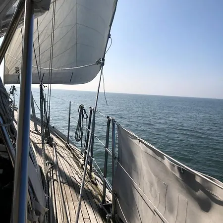 Enjoy Your On Board Of Lyra Sailing Yacht At Marina Portimao Or Marina Mogan Gc 船屋 *
