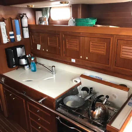 Enjoy Your On Board Of Lyra Sailing Yacht At Marina Portimao Or Marina Mogan Gc 船屋 梅代姆里克